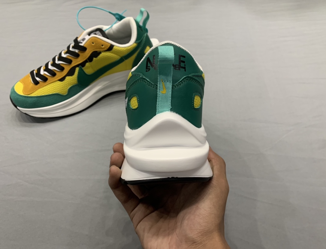 M1194   Nike Sacai X Nike regasus   49.99$ gallery