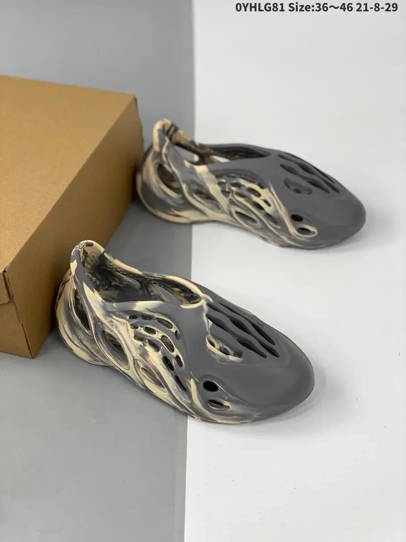 M1195  adidas Yeezy   50.33$ gallery