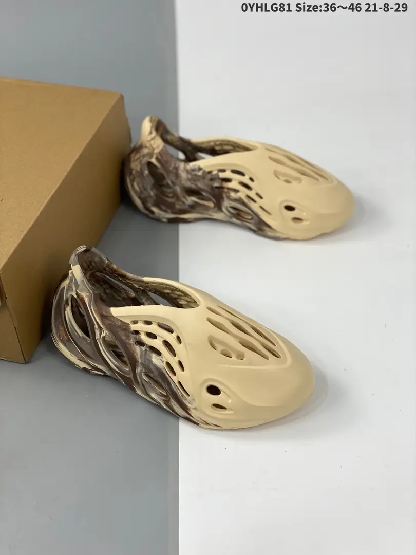 M1195  adidas Yeezy   50.33$ gallery