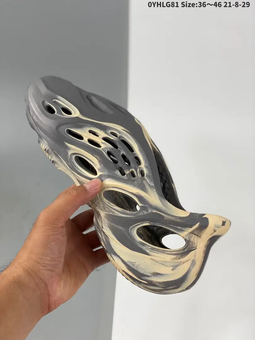 M1195  adidas Yeezy   50.33$ gallery