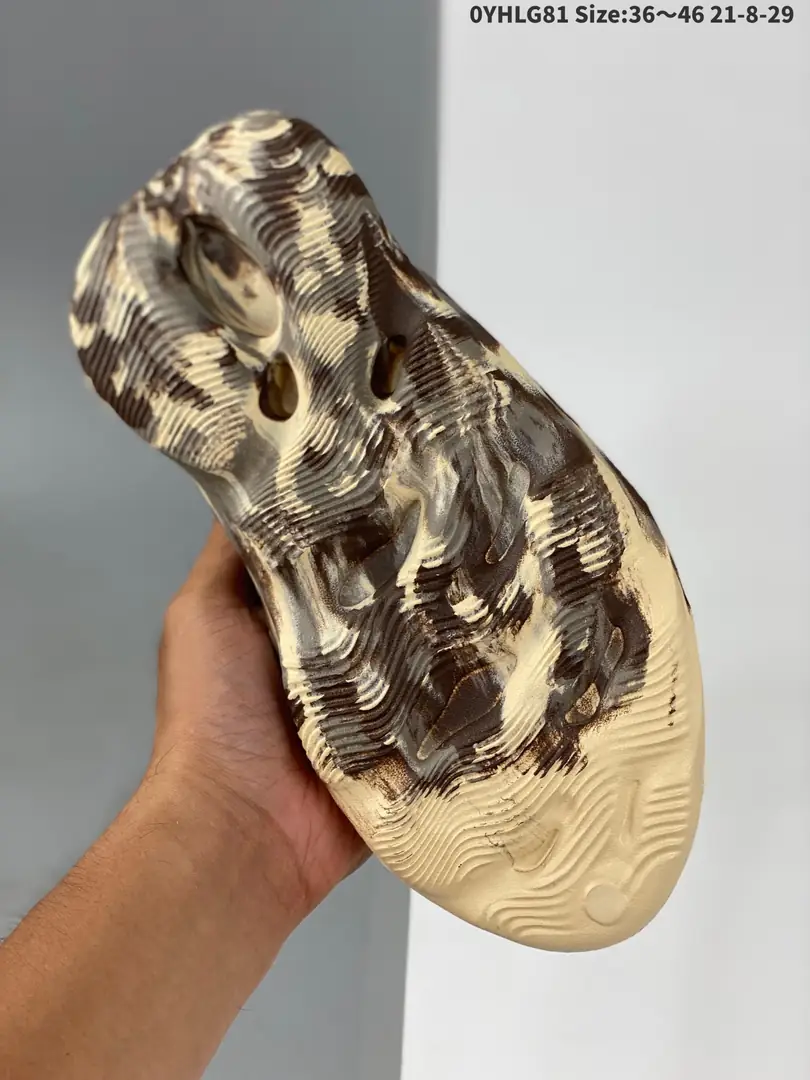 M1195  adidas Yeezy   50.33$ gallery