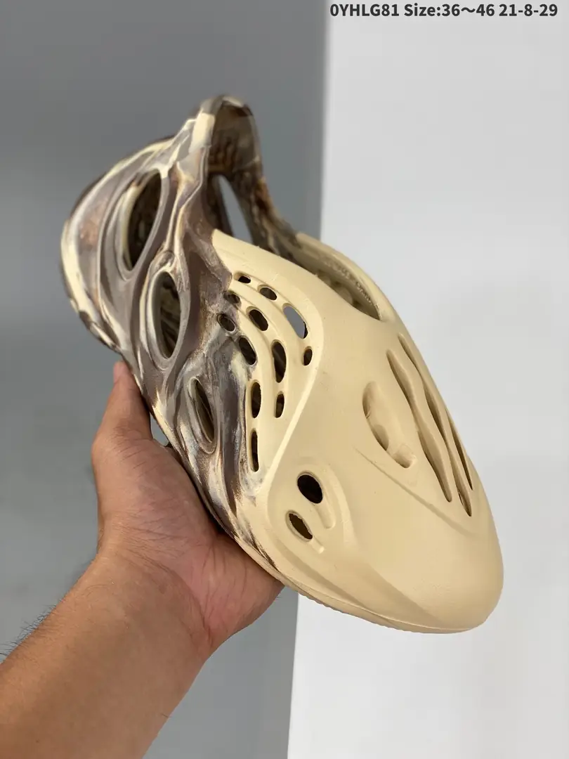 M1195  adidas Yeezy   50.33$ gallery