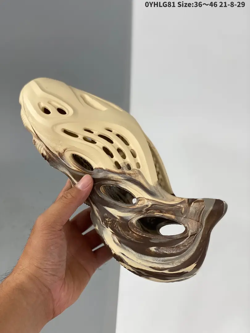 M1195  adidas Yeezy   50.33$ gallery