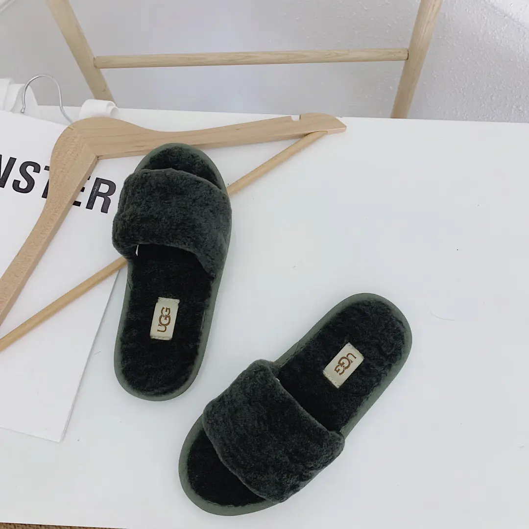 M1226  UGG  43.22$ gallery