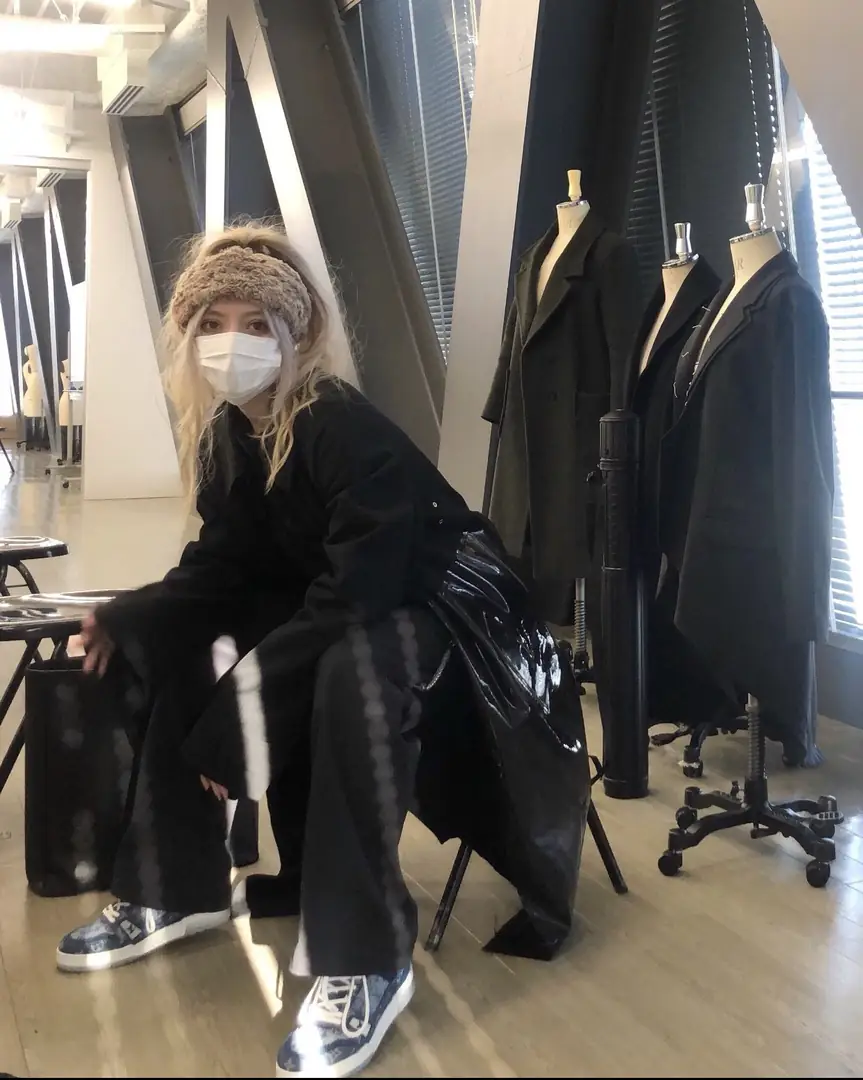 M1235  Louis Vuitton  43.69$ gallery