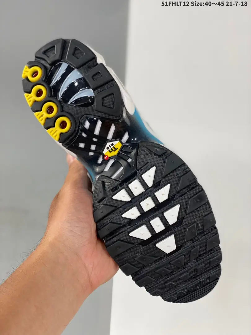 M1270  Nike Air Vapormax   42.33$ gallery