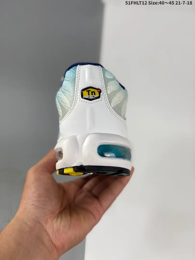 M1270  Nike Air Vapormax   42.33$ gallery