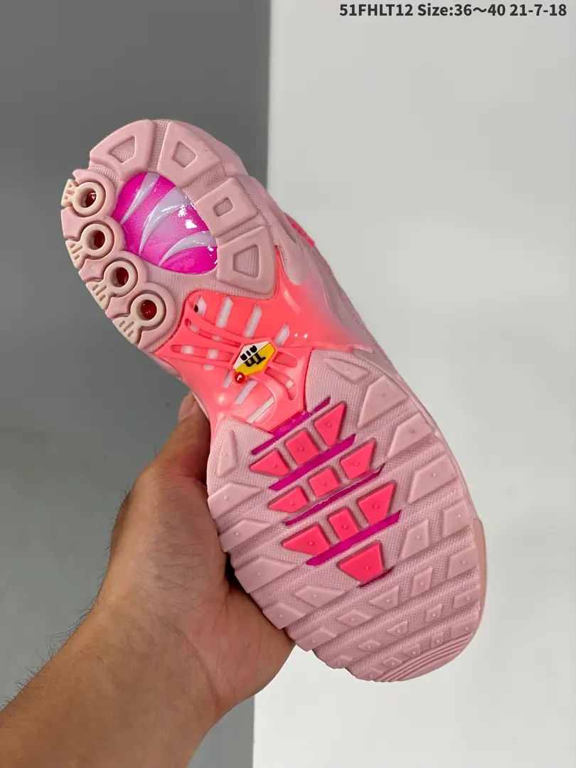 M1270  Nike Air Vapormax   42.33$ gallery