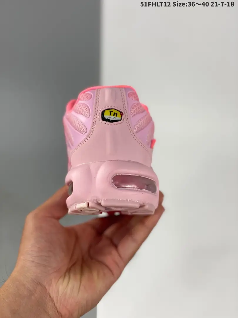 M1270  Nike Air Vapormax   42.33$ gallery