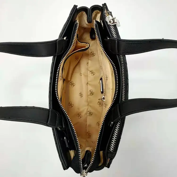 M132  35.29$ GUESS15 gallery