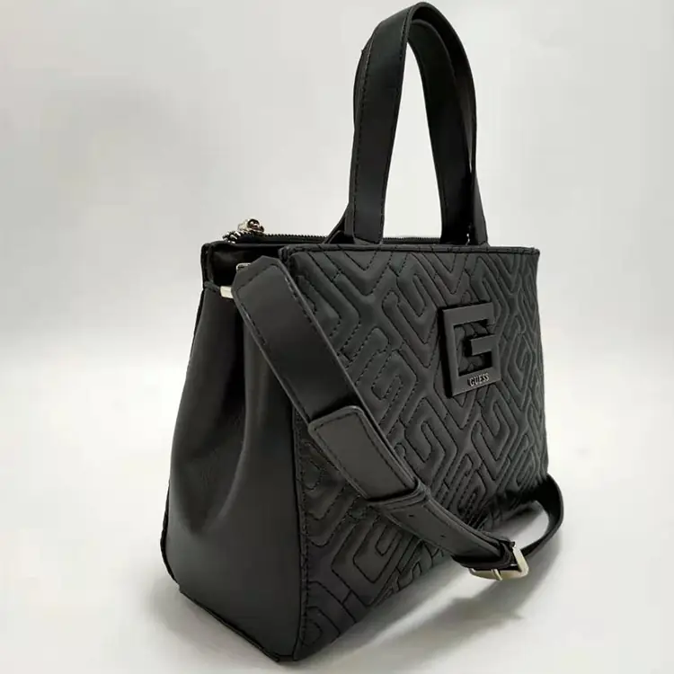 M132  35.29$ GUESS15 gallery