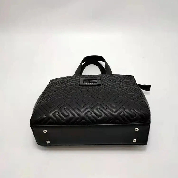 M132  35.29$ GUESS15 gallery