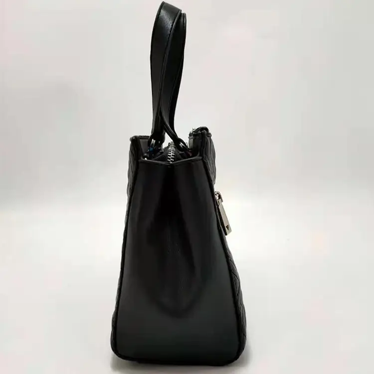 M132  35.29$ GUESS15 gallery