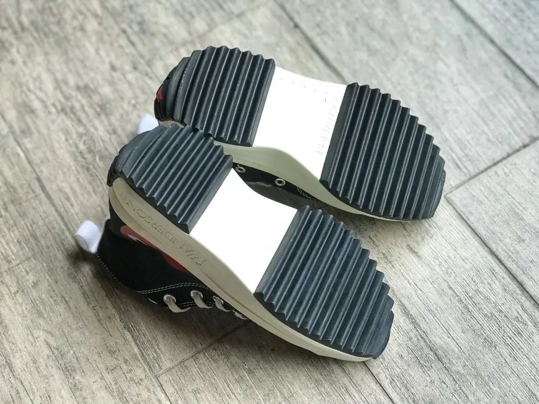 M186  51.89$ CONVERSE gallery