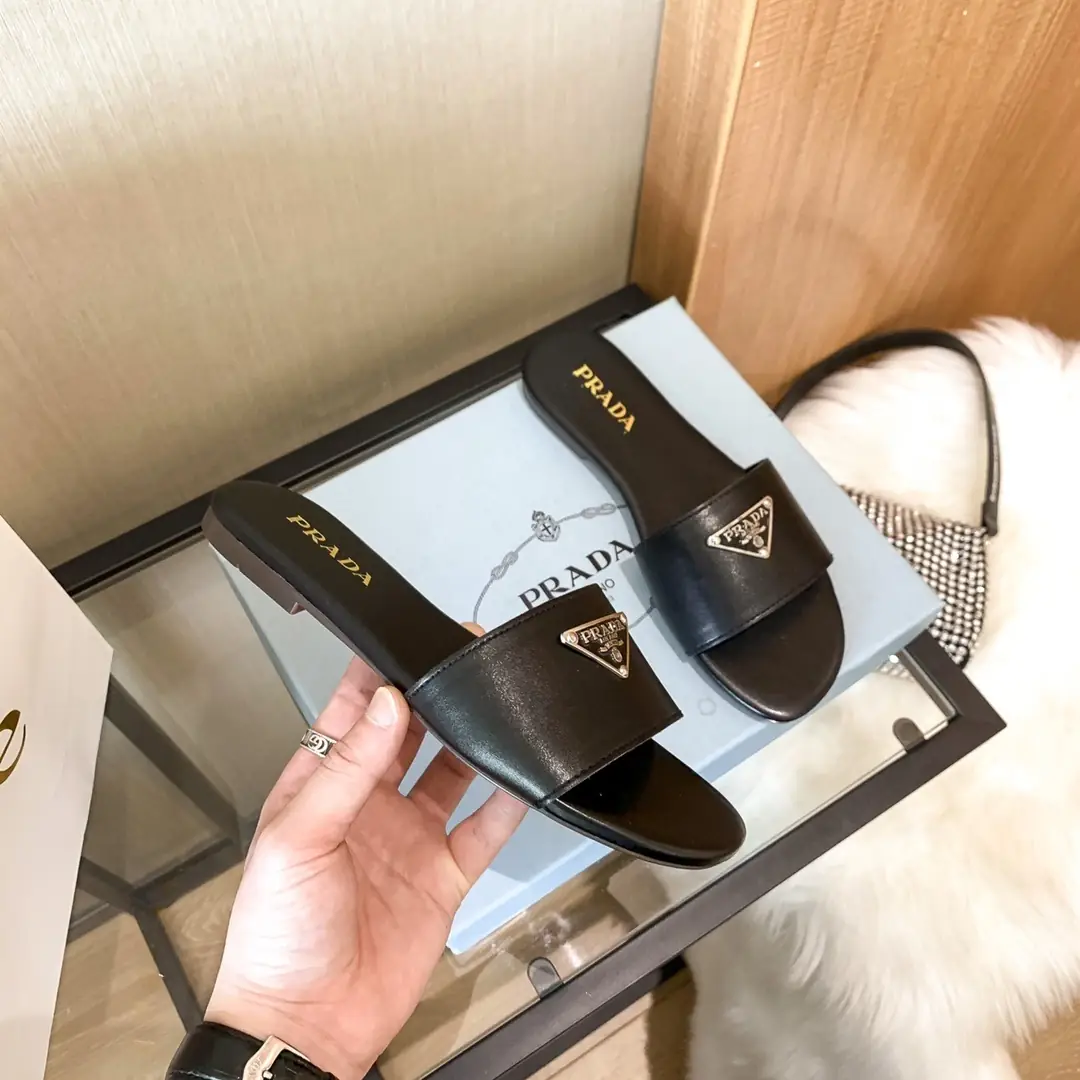 M195  34.54 $ PRADA 1:110 gallery