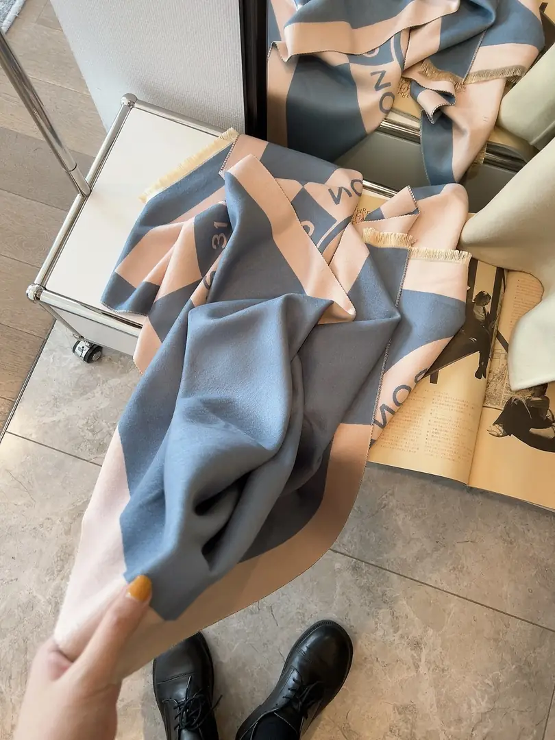 M2505 18.99$  scarf - WJ gallery