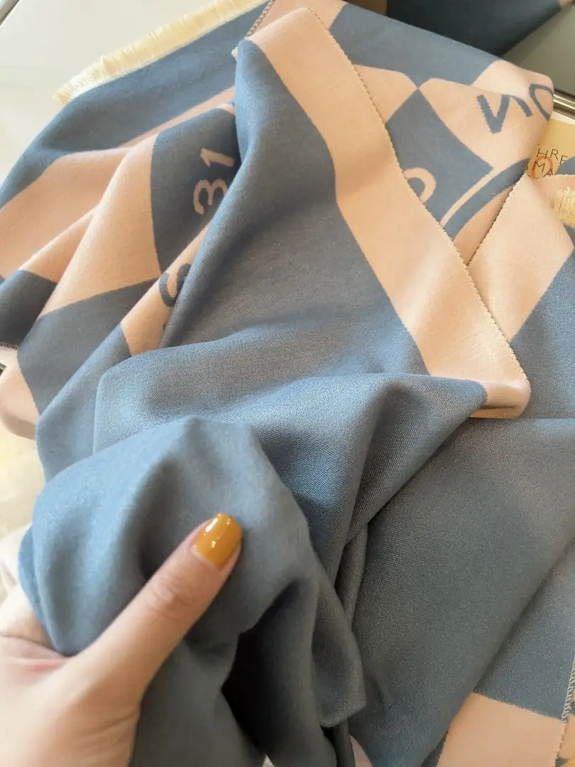 M2505 18.99$  scarf - WJ gallery