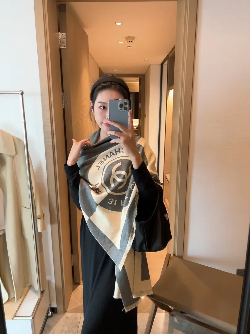 M2505 18.99$  scarf - WJ gallery