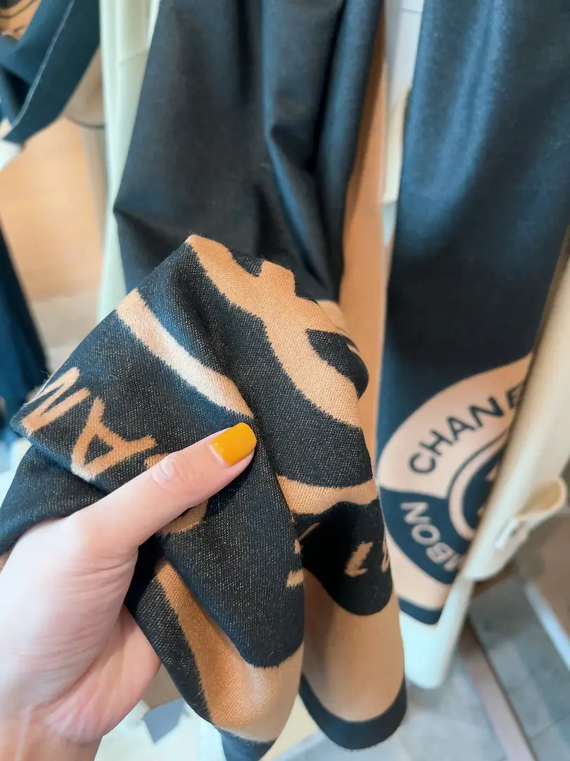 M2505 18.99$  scarf - WJ gallery