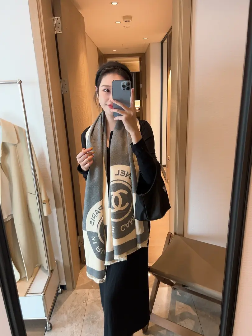 M2505 18.99$  scarf - WJ gallery