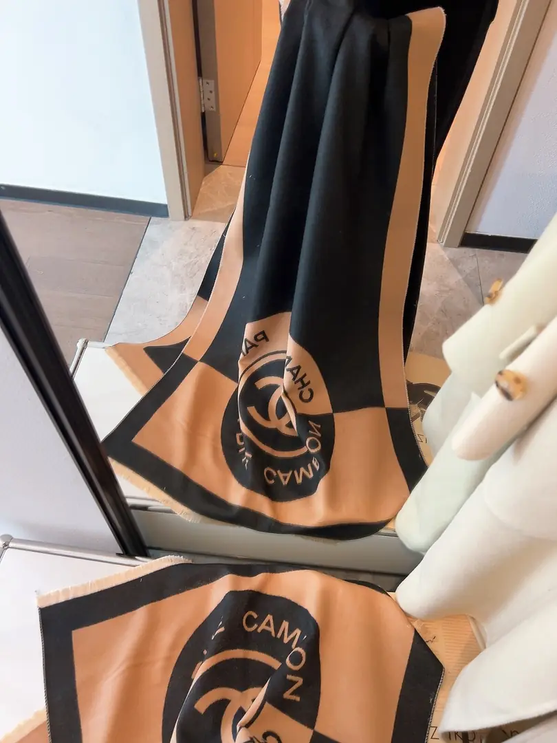 M2505 18.99$  scarf - WJ gallery