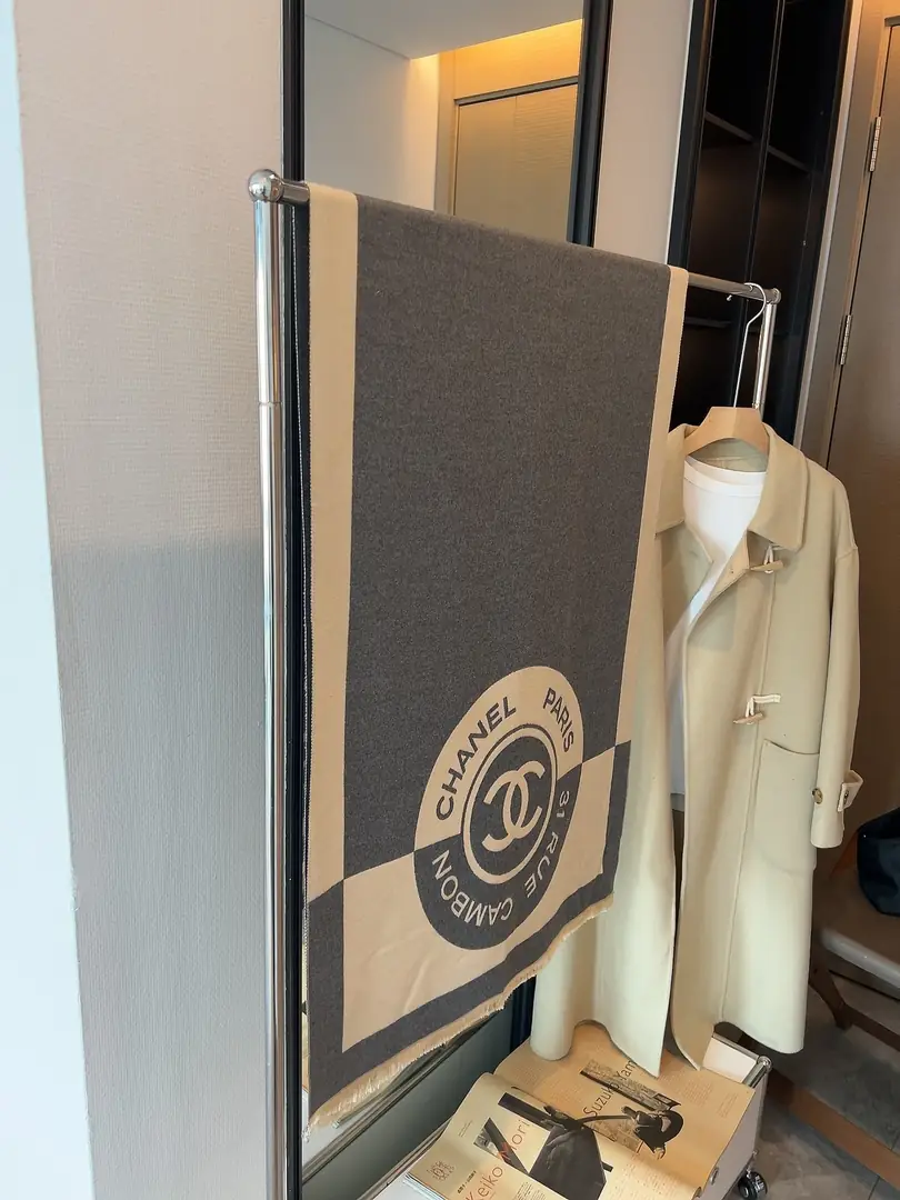 M2505 18.99$  scarf - WJ gallery