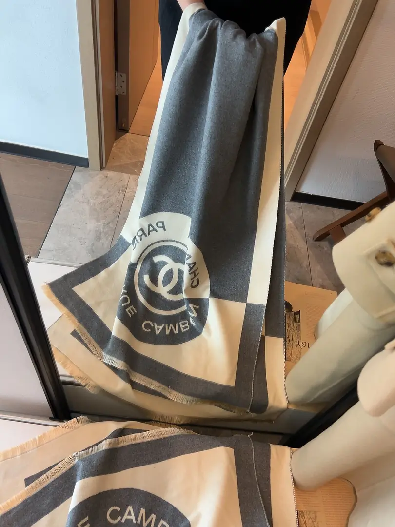 M2505 18.99$  scarf - WJ gallery