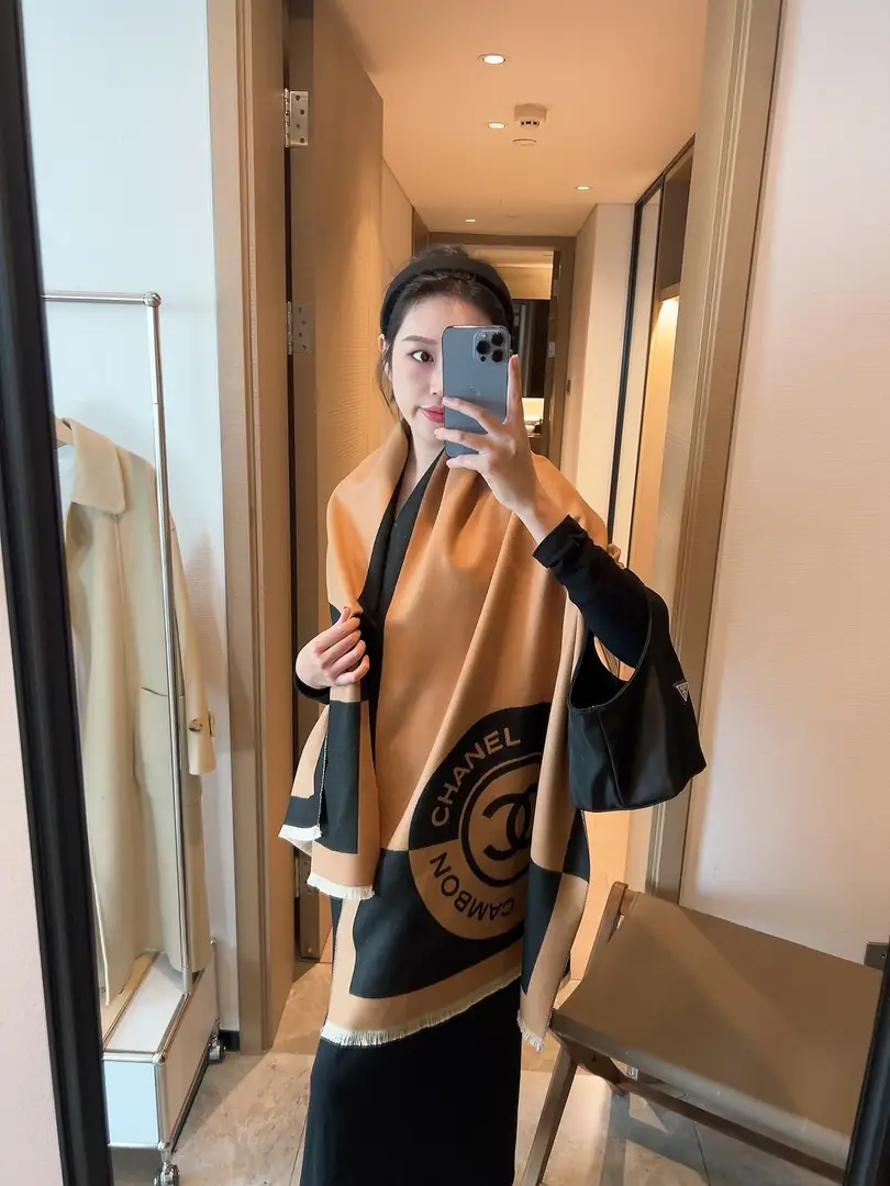 M2505 18.99$  scarf - WJ gallery