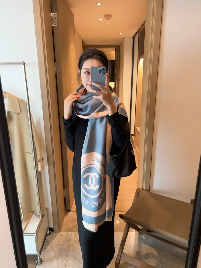 M2505 18.99$  scarf - WJ gallery