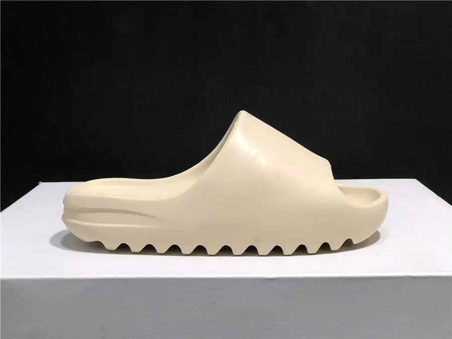 M2552  Adidas  Yeezy  25.33$ gallery