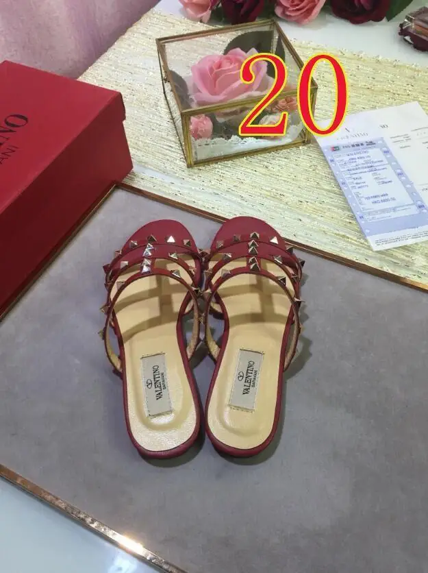 M3022  38.88$ Valentino gallery