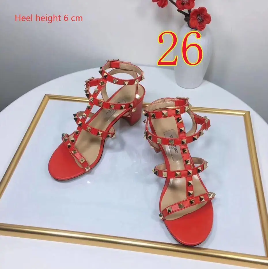 M3022  38.88$ Valentino gallery