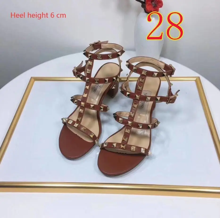 M3022  38.88$ Valentino gallery