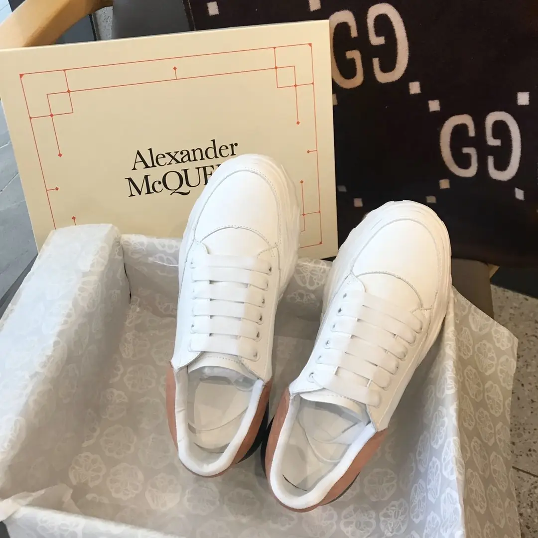 M314  49.67$ McQUEEN  VX1 gallery