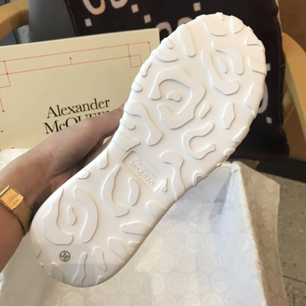 M314  49.67$ McQUEEN  VX1 gallery