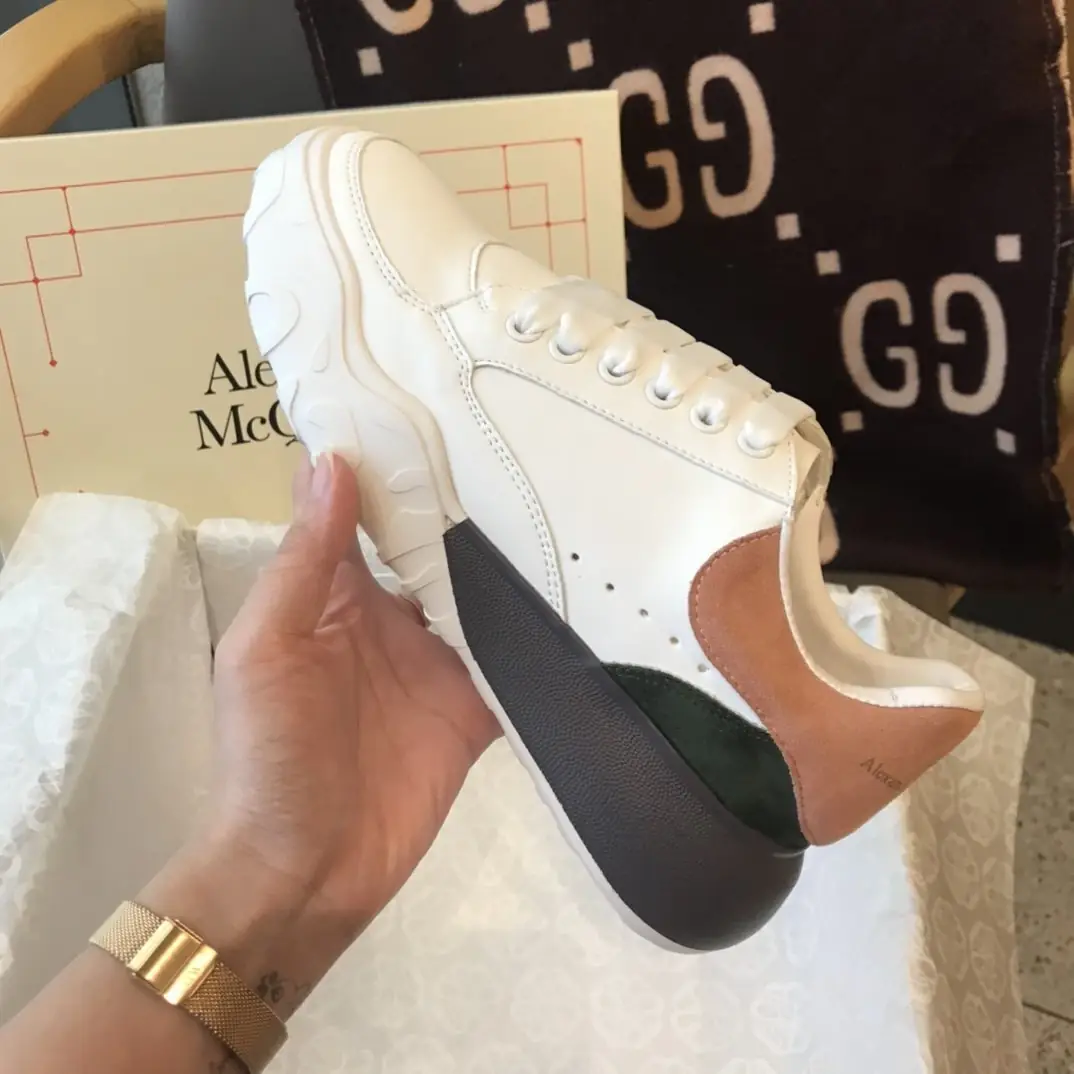 M314  49.67$ McQUEEN  VX1 gallery