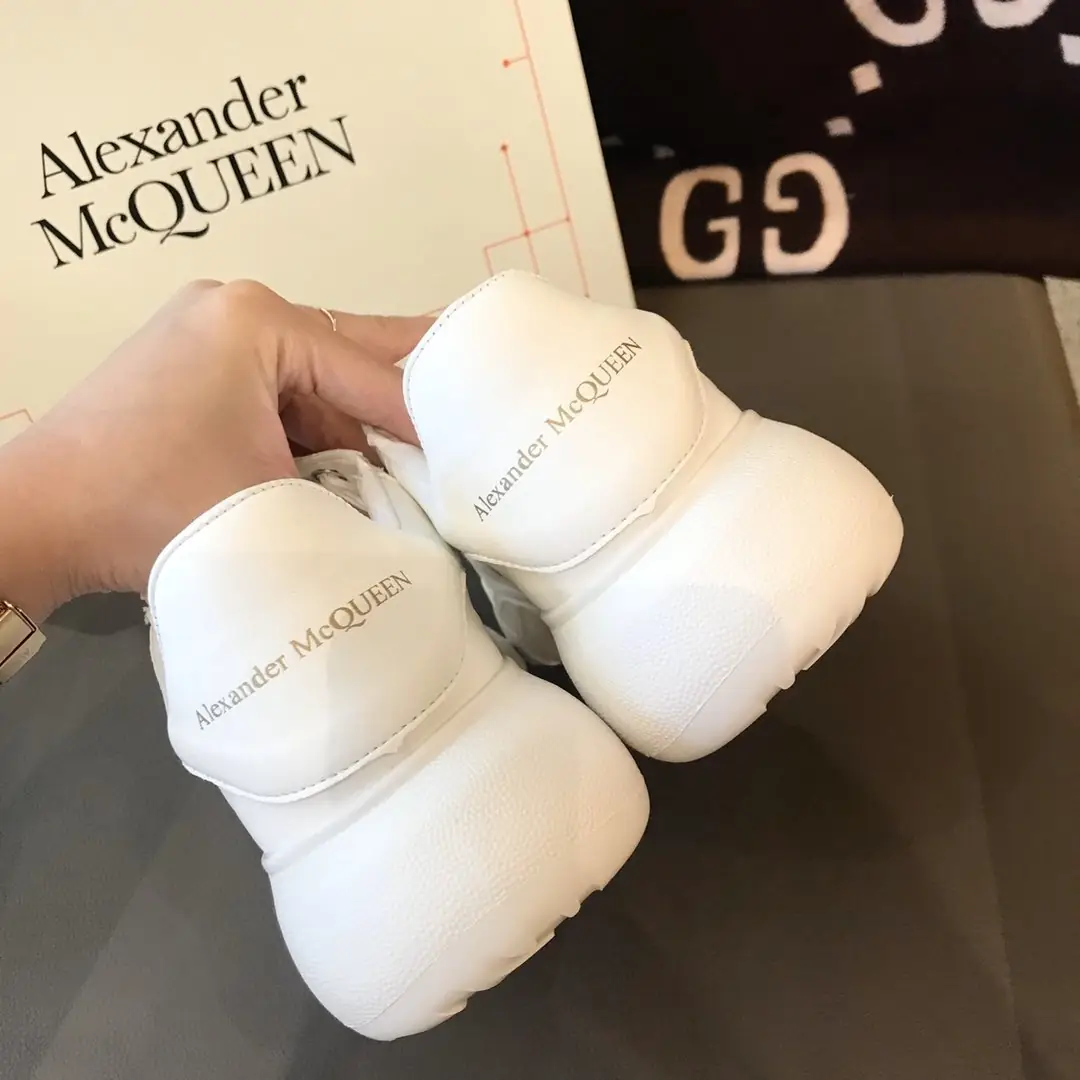 M314  49.67$ McQUEEN  VX1 gallery