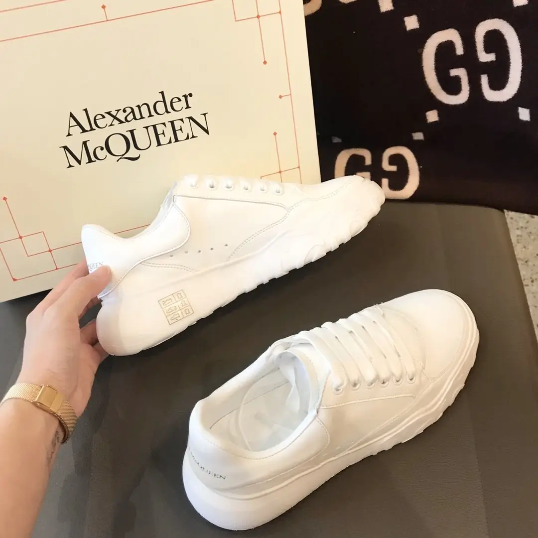M314  49.67$ McQUEEN  VX1 gallery