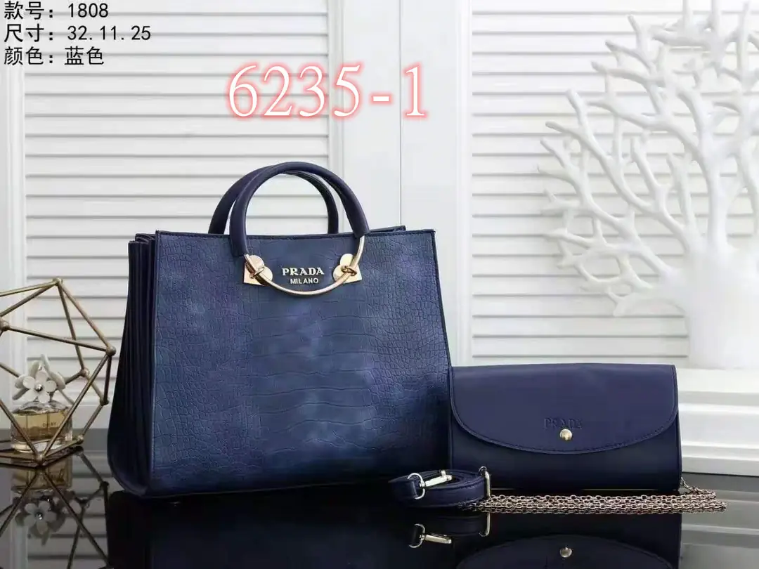 M333  37.99$ PRADA gallery