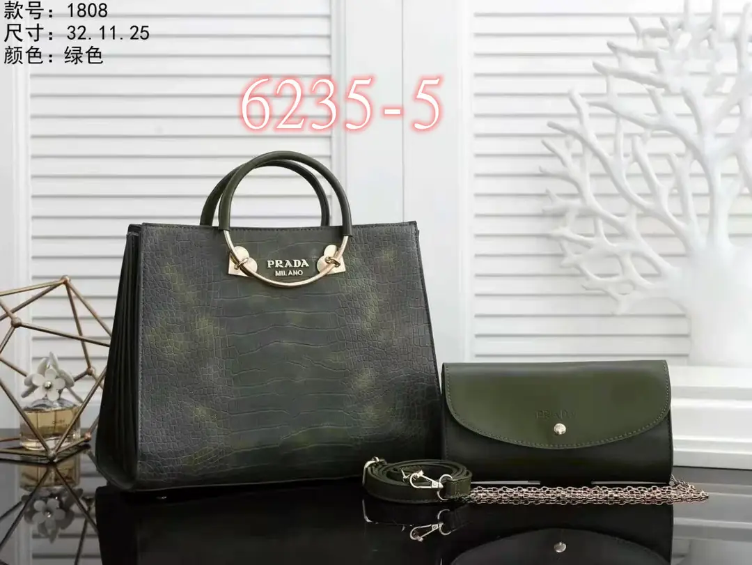 M333  37.99$ PRADA gallery