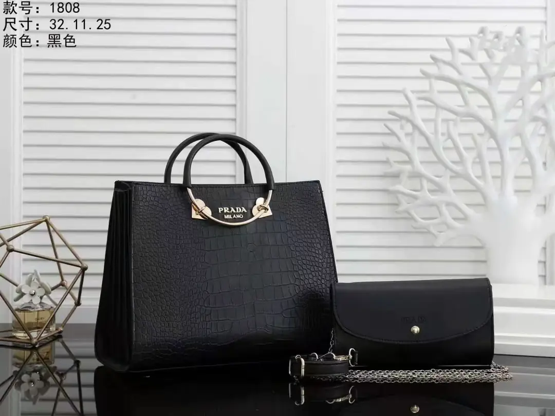 M333  37.99$ PRADA gallery