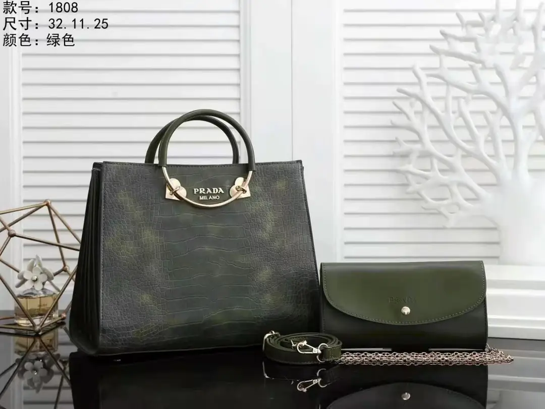 M333  37.99$ PRADA gallery