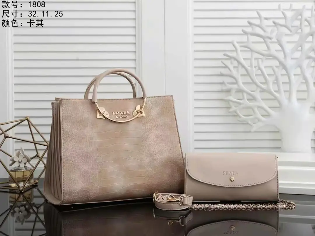 M333  37.99$ PRADA gallery