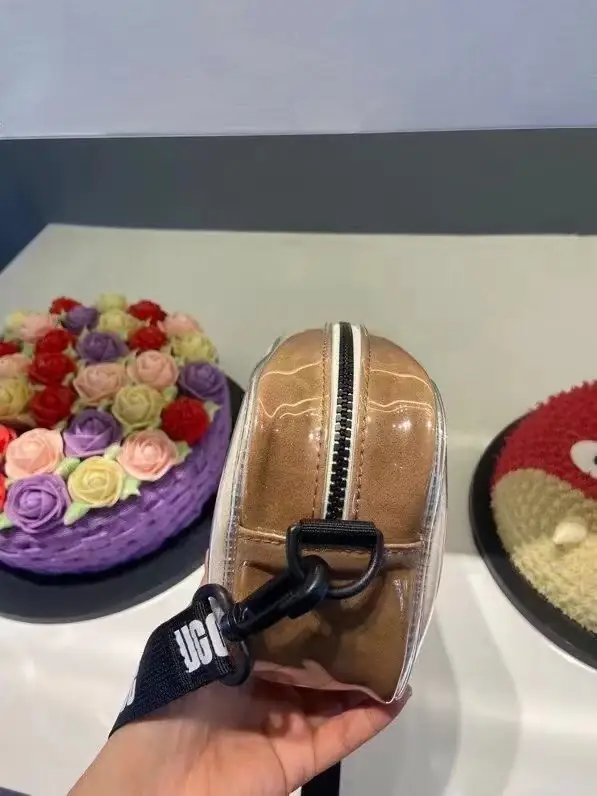 M346  37.44$ UGG gallery