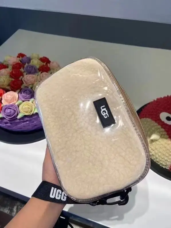 M346  37.44$ UGG gallery