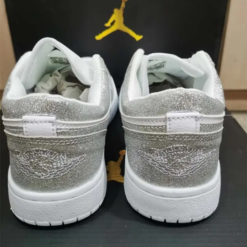 M51  24.63$ NIKE gallery