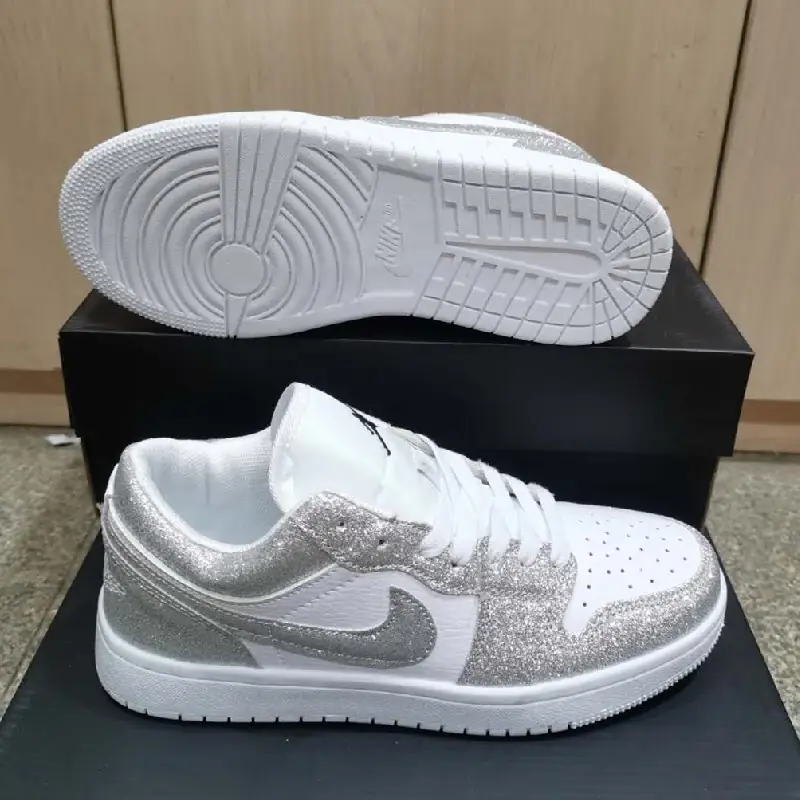 M51  24.63$ NIKE gallery