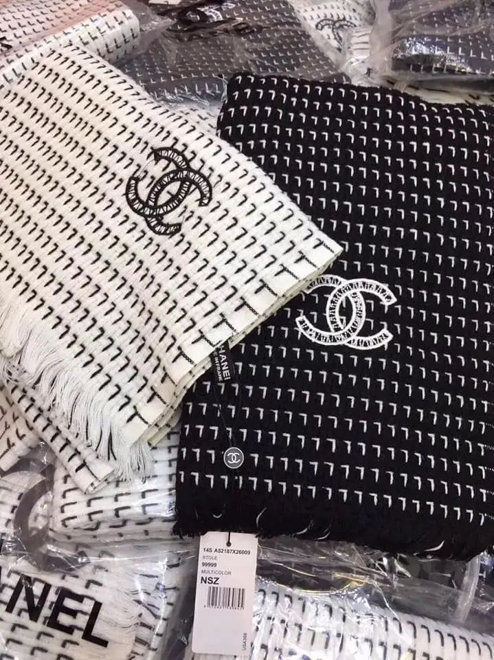 M515  18.85$ Chanel gallery