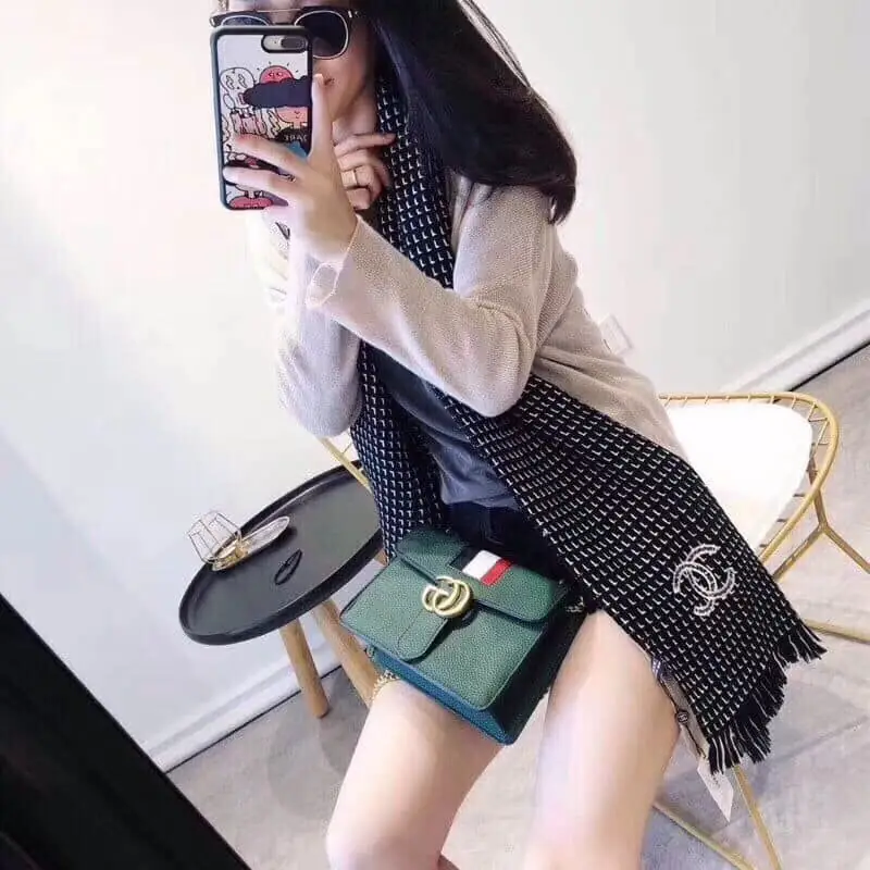 M515  18.85$ Chanel gallery