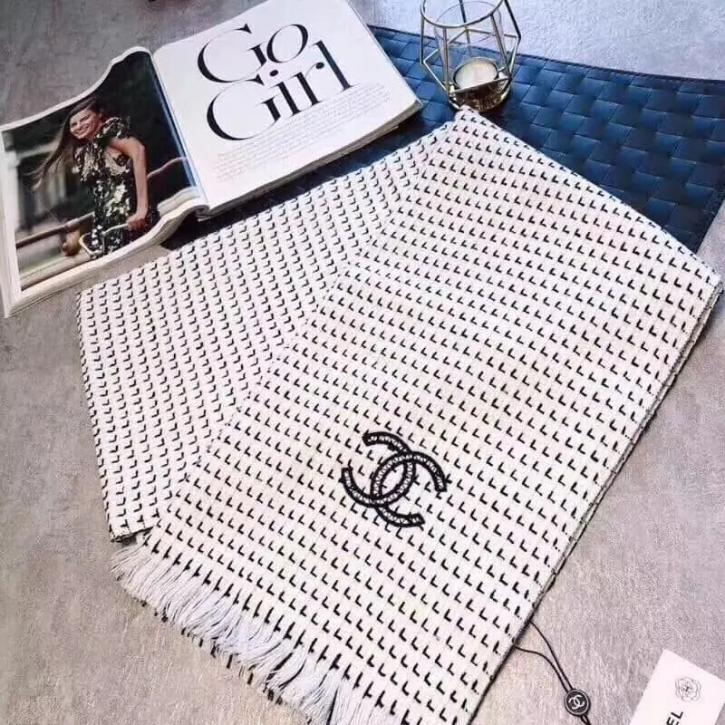 M515  18.85$ Chanel gallery